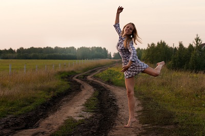 sxc.hu, Young girl dancing happy in a field, afric