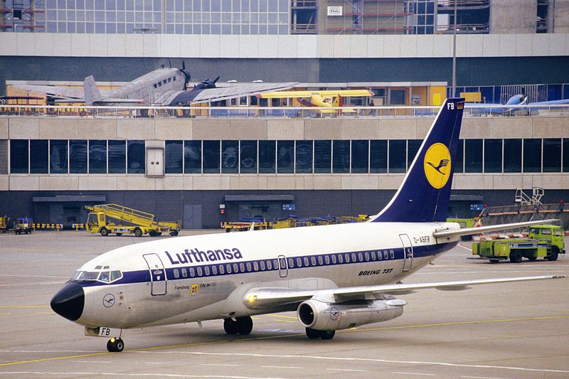 Lufthansa_Boeing_737-230.jpg